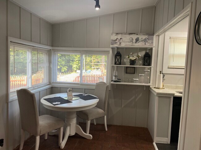 Foto del edificio - 415 W Camp Ground Rd