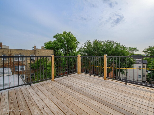 Foto del edificio - 4013 N Pulaski Rd