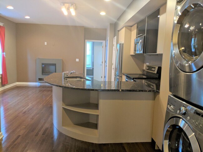 Foto del edificio - 4164 W Pine Blvd