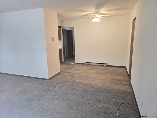 Building Photo - 4030 Elmhurst Rd