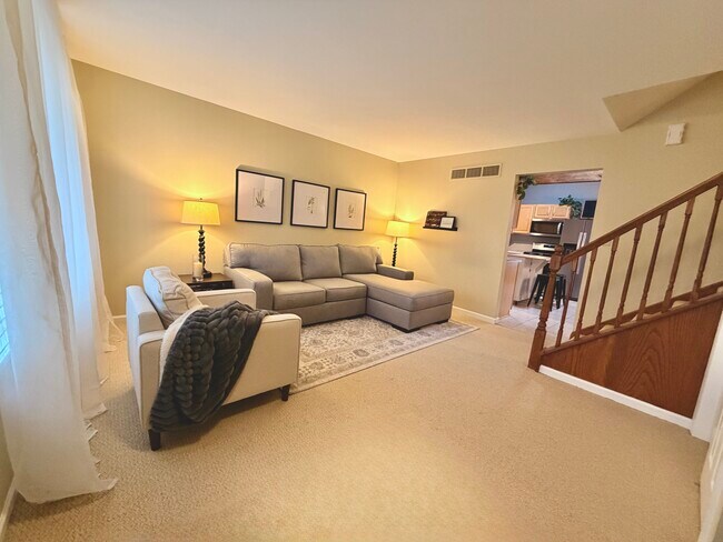 Building Photo - 425 Spivak Drive