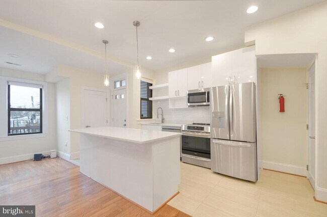 Foto del edificio - 728 Ingraham St NW