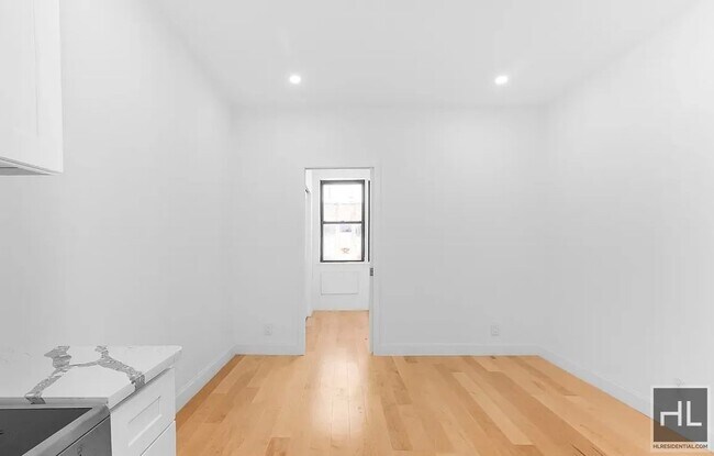 Building Photo - East 84th St