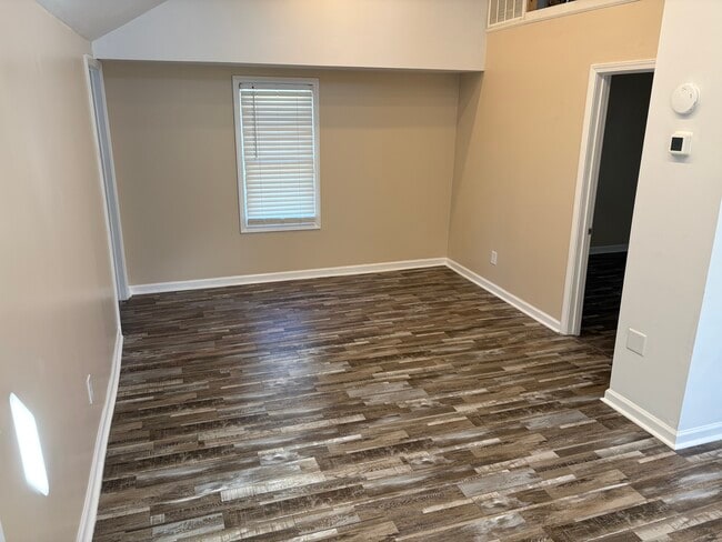 Building Photo - 310 Walnut St