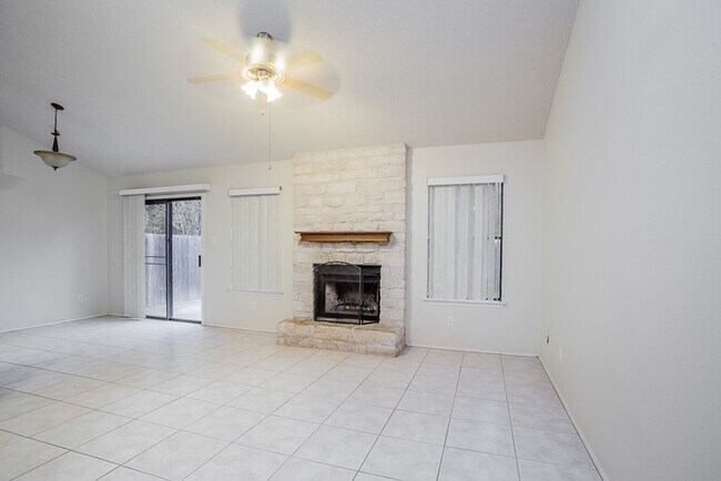 Building Photo - Spacious 3-Bedroom Single Family Home in S...