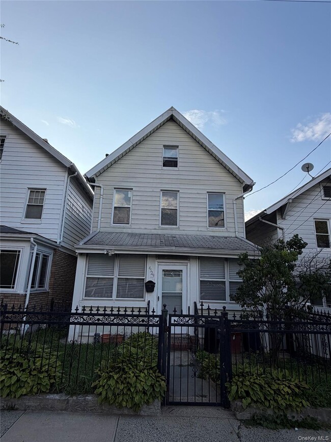 Building Photo - 4529 Carpenter Ave