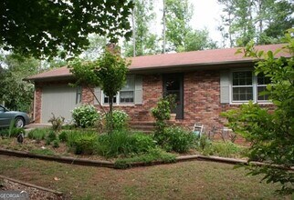 Building Photo - 245 Rocky Dr