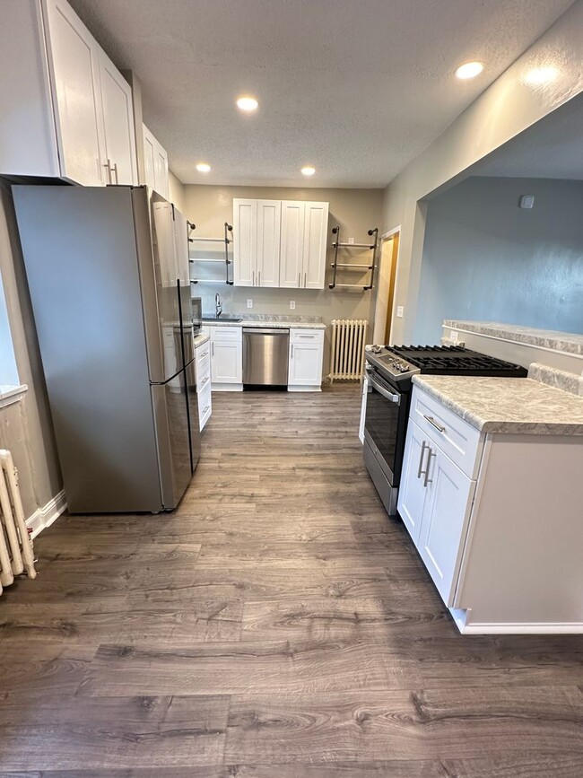 Foto del edificio - Bde Maka Ska Town Home, Just Renovated , G...