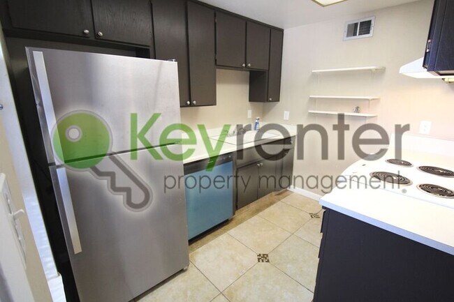 Foto del edificio - 5634 Clark Ave