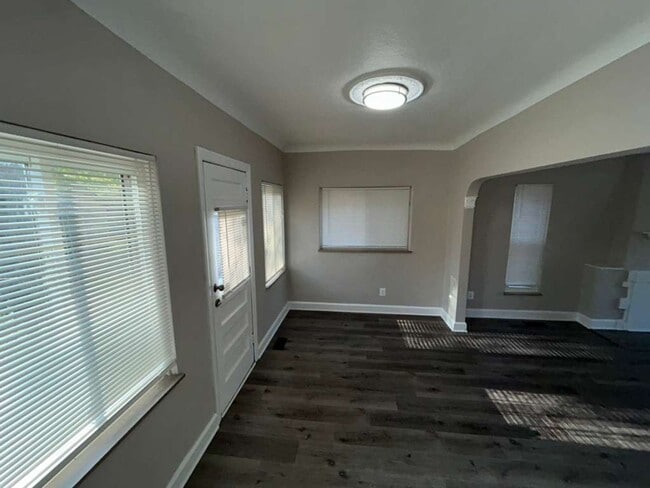 Foto del edificio - Beautiful Renovated Colonial