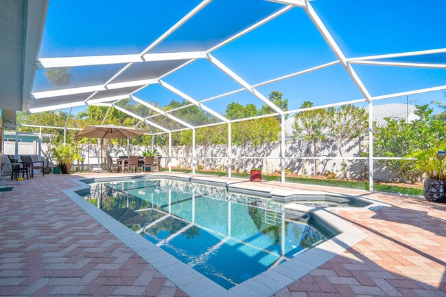 Foto del edificio - 3003 W Vina Del Mar Blvd