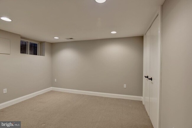 Bedroom and closet - 3914 New Hampshire Ave NW