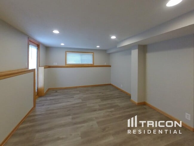 Building Photo - 3607 Robinwood Terrace