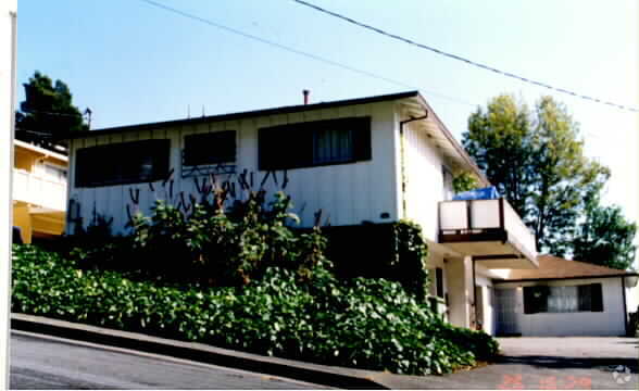 Building Photo - 8070 Greenridge Dr