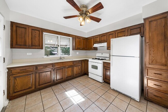Foto del edificio - Three bedroom single family home close to ...