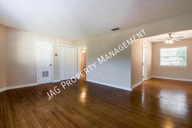 Foto del edificio - 2761 St Johns Ave