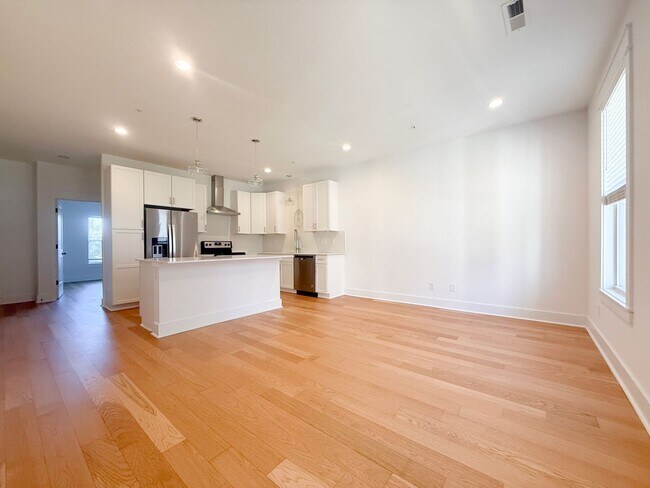 Foto del edificio - 3-Bedroom Home with Flex Room, Pool Access, and Stainless Steel Appliances Near Downtown Cookeville