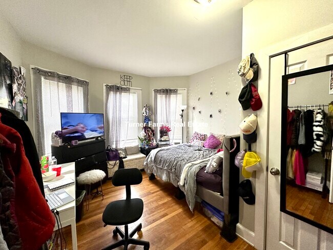 Foto del edificio - 94 E Cottage St