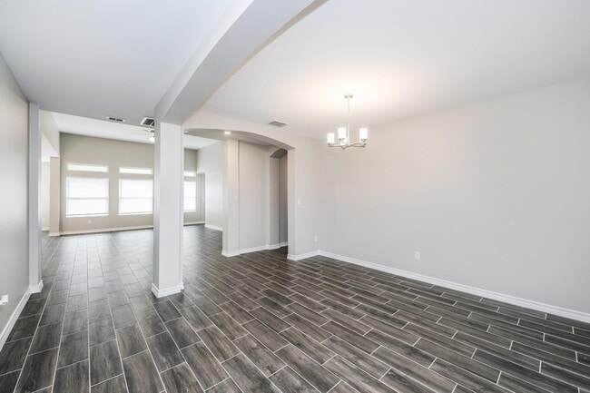 Building Photo - 423 Quieto Dr