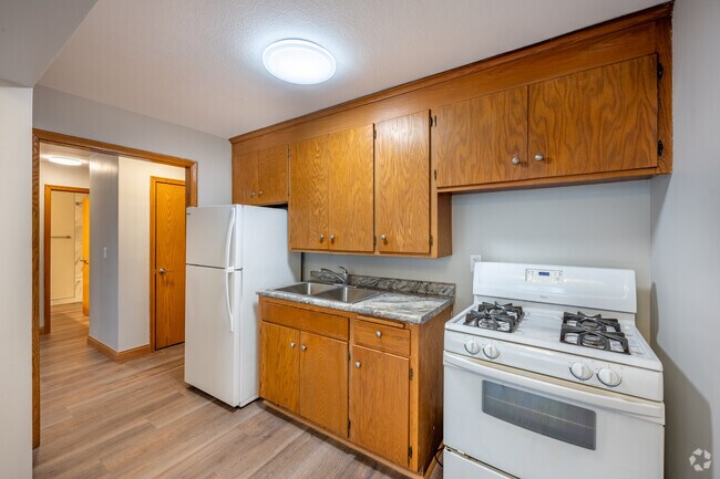 Remodelación grande de 1 dormitorio - 590 pies cuadrados - Cocina - Lyndale Gardens