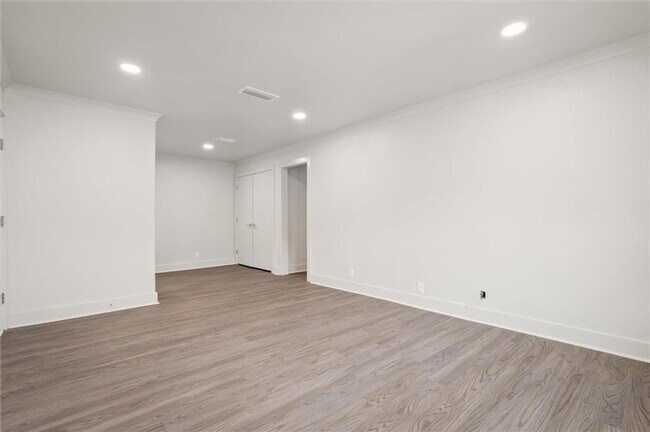 Building Photo - Brand New Condo Unit