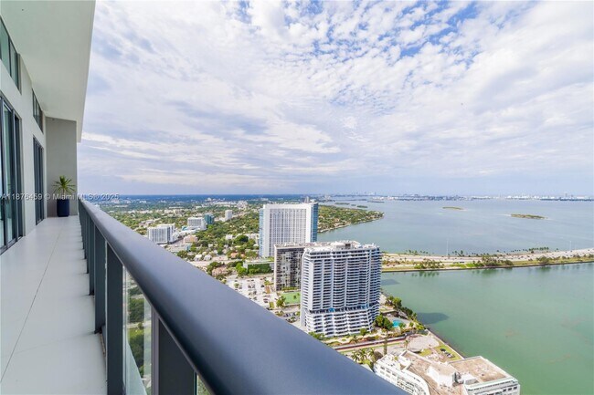 Foto del edificio - 501 NE 31st St