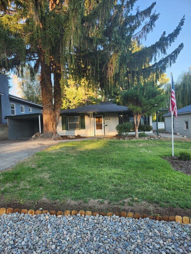 Foto del edificio - 26th Ave 2 br with Luxury vinyl plank, gas...