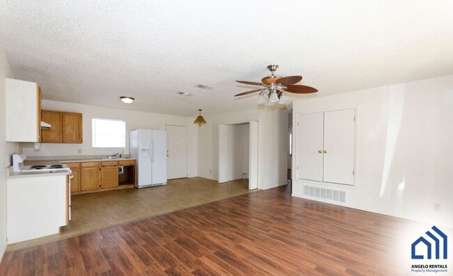 Building Photo - 9900 Cottontail Ln