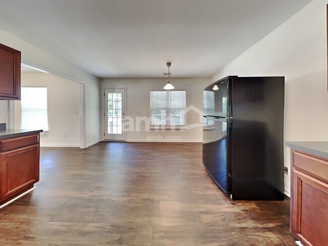 Foto del edificio - 425 Green Park Ln