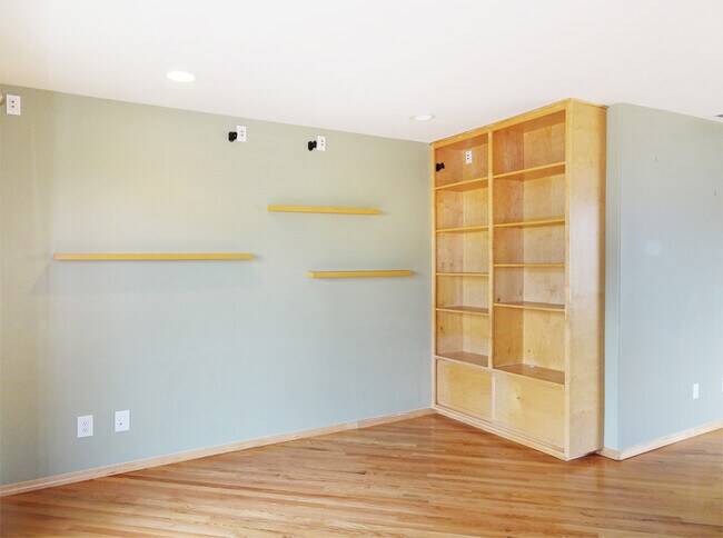 Building Photo - 2621 Marine Ave SW