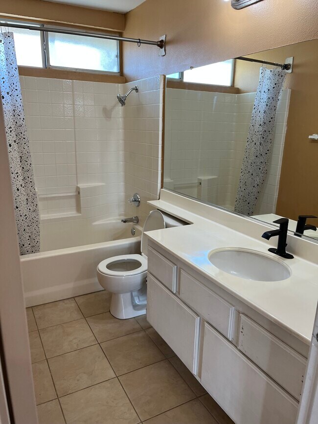 Foto del edificio - 383 Camden Ct