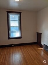Building Photo - 604 W College St