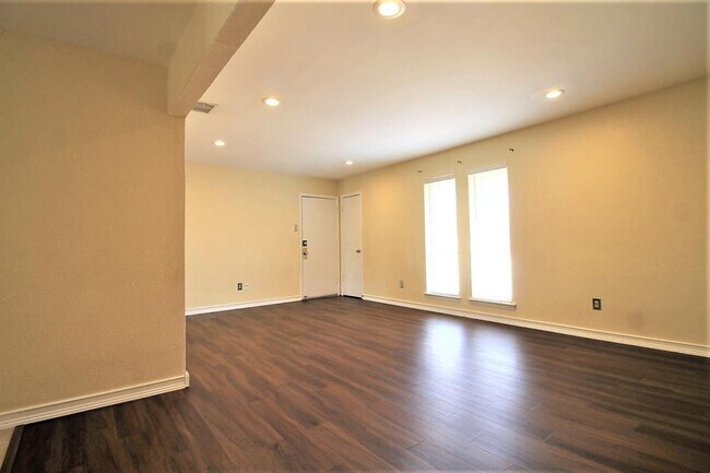 Building Photo - 5098 Matilda St