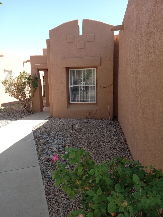 Building Photo - PRICE REDUCED! **3 Bedroom 2 Bathroom in Southwest ABQ!! ** AVAILABLE NOW **