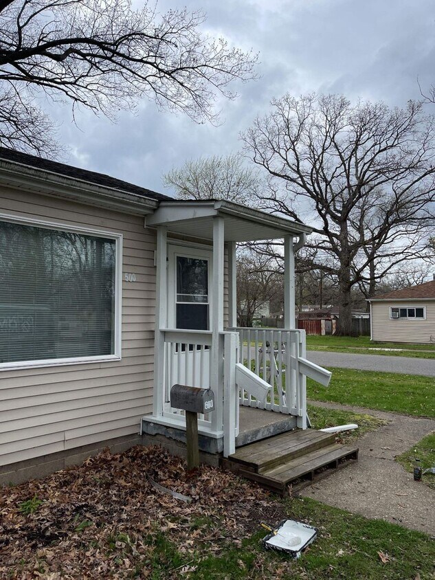 Primary Photo - Updated 2 bedroom, Hobart Schools