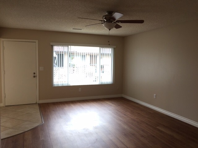Building Photo - 2631 W Orion Ave
