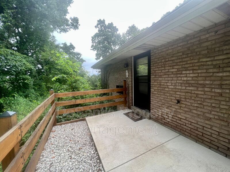 Primary Photo - 215 Lunar Ln