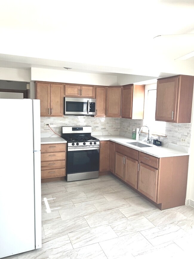 Foto del edificio - 4752 N Menard Ave