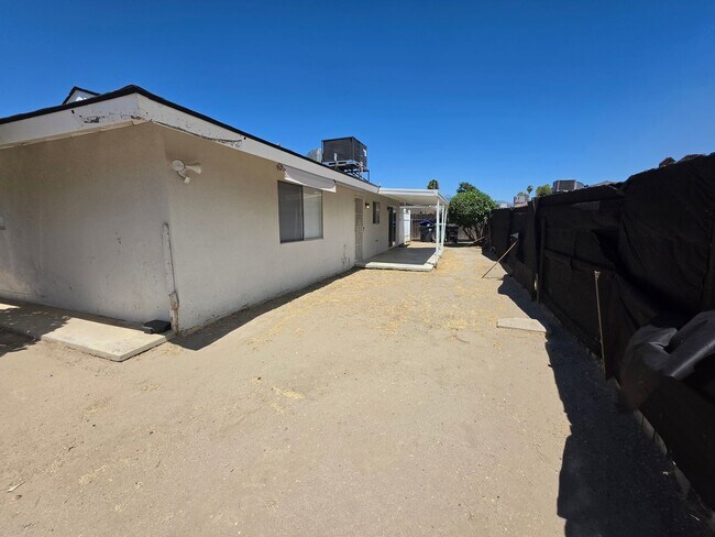 Foto del edificio - Two Bedroom Two Bathroom Duplex in Hemet!