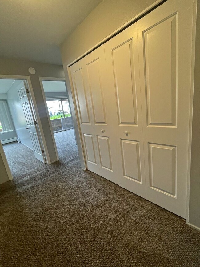 Foto del edificio - Two Bedroom Apartment Available for Rent!