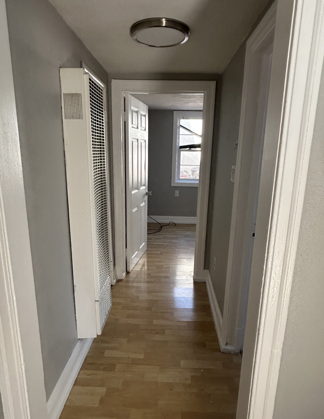 Foto del edificio - 439 E 9th St