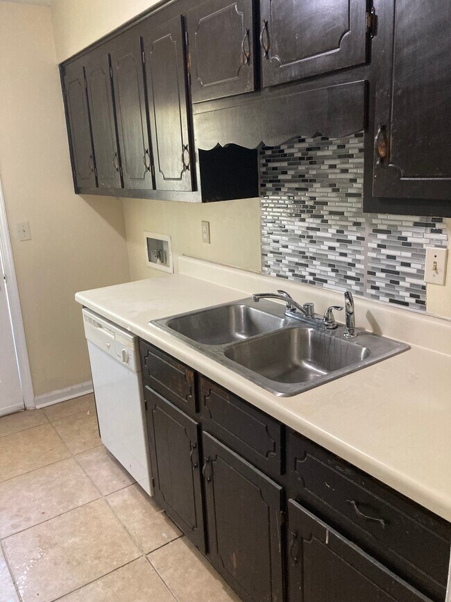 Foto del edificio - 80 Rushwood Dr