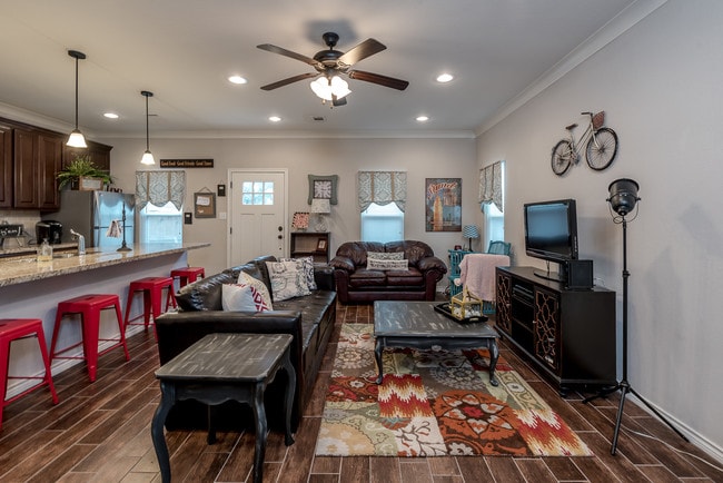 Building Photo - 1101 Oney Hervey Dr