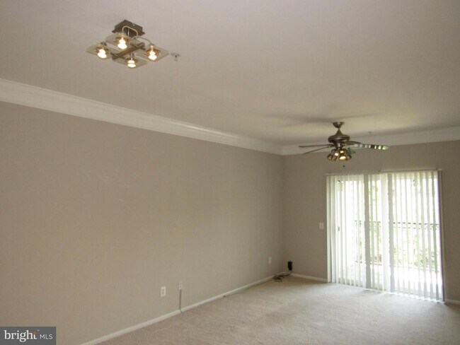 Foto del edificio - 1570 Spring Gate Dr.