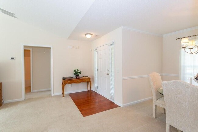 Foto del edificio - 607 McDowell Ln