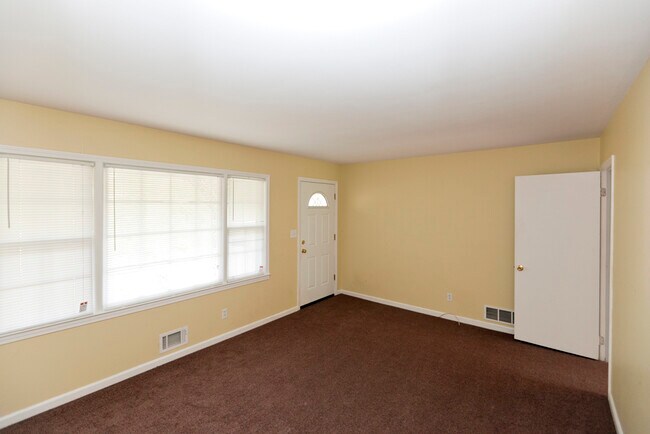 Building Photo - 6243 David Ln SW