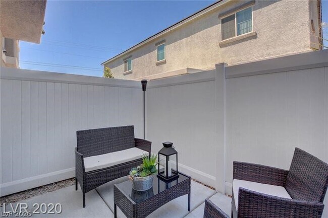 Foto del edificio - 2860 Sunflower Days Ave