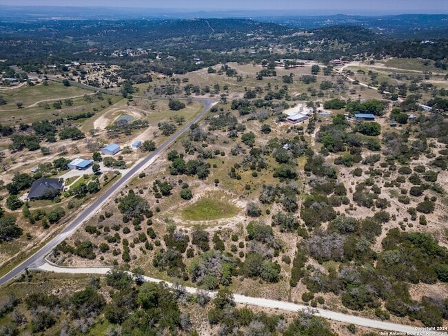 Foto del edificio - 111 Stony Hills Rd