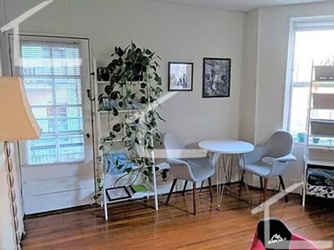 Foto del edificio - Nice, large 1 bed near the Green Line and Boston University.