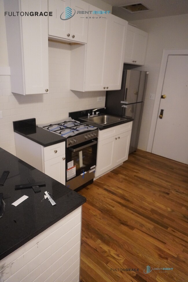 Building Photo - 1712 W Albion Ave